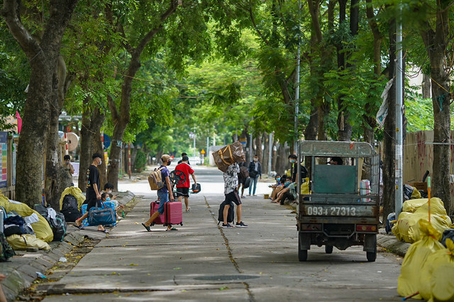 Sinh viên rời Pháp Vân-Tứ Hiệp, nhường chỗ cho cơ sở điều trị COVID-19 - Hình 9 Sinh vien roi Phap Van-Tu Hiep, nhuong cho cho co so dieu tri COVID-19-Hinh-9