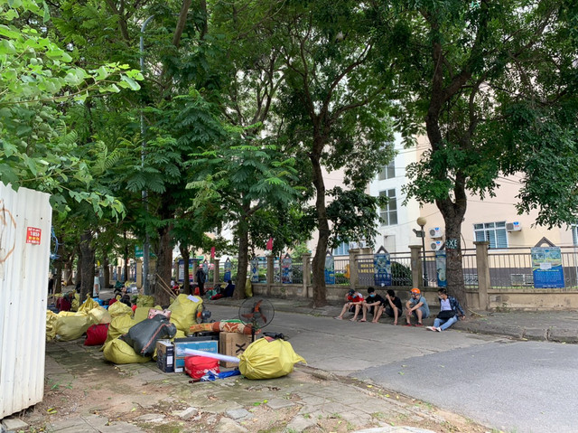 Sinh viên rời Pháp Vân-Tứ Hiệp, nhường chỗ cho cơ sở điều trị COVID-19 - Hình 3 Sinh vien roi Phap Van-Tu Hiep, nhuong cho cho co so dieu tri COVID-19-Hinh-3
