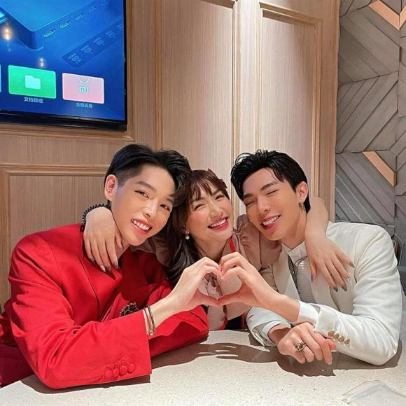 Gia đình Hoa dâm bụt gây hoang mang bởi giống nhau bất ngờ - Hình 3 Gia dinh Hoa dam but gay hoang mang boi giong nhau bat ngo-Hinh-3