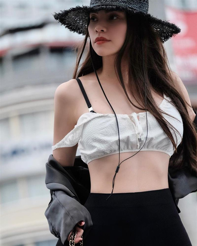 Hồ Ngọc Hà lên đồ hỏng được khen, nhưng học theo dễ thảm họa! - Hình 2 Ho Ngoc Ha len do hong duoc khen, nhung hoc theo de tham hoa!-Hinh-2