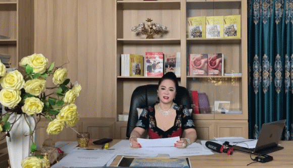 Nathan Lee gây tranh cãi khi bênh vợ ông Dũng "lò vôi" Nathan Lee gay tranh cai khi benh vo ong Dung