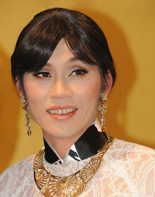 Thú chơi Hoài Linh: Đong kim cương bằng lon, "ngửi" trầm hương chục tỷ - Hình 7 Thu choi Hoai Linh: Dong kim cuong bang lon,