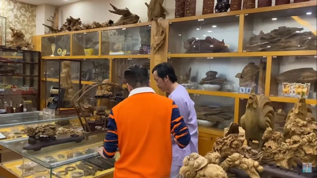 Thú chơi Hoài Linh: Đong kim cương bằng lon, "ngửi" trầm hương chục tỷ - Hình 9 Thu choi Hoai Linh: Dong kim cuong bang lon,
