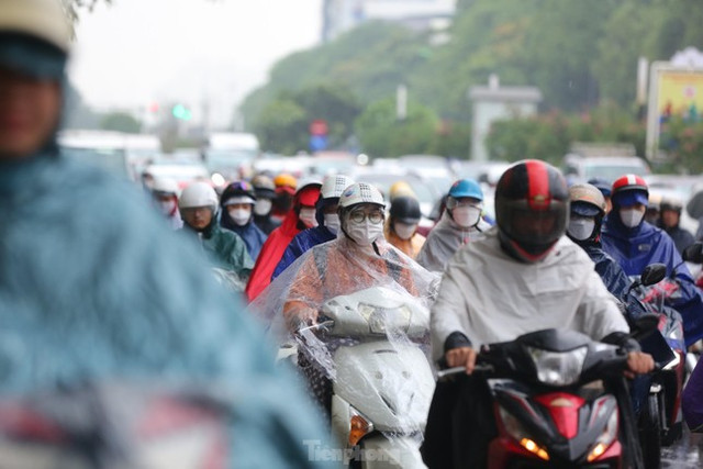 Không khí lạnh tràn về, miền Bắc rét đậm, vùng núi có thể mưa tuyết Khong khi lanh tran ve, mien Bac ret dam, vung nui co the mua tuyet