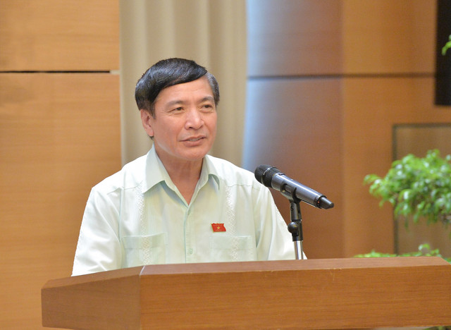 Tổng Thư ký Quốc hội trao quyết định bổ nhiệm cán bộ Tong Thu ky Quoc hoi trao quyet dinh bo nhiem can bo