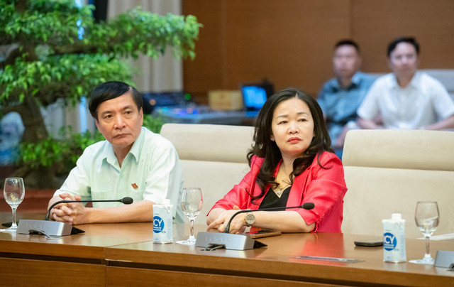 Tổng Thư ký Quốc hội trao quyết định bổ nhiệm cán bộ - Hình 10 Tong Thu ky Quoc hoi trao quyet dinh bo nhiem can bo-Hinh-10