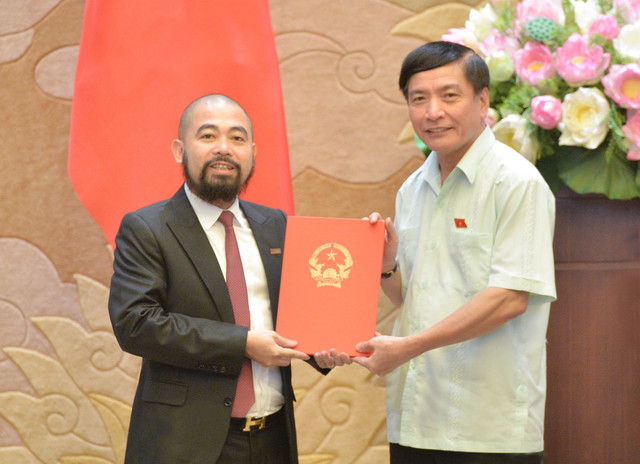 Tổng Thư ký Quốc hội trao quyết định bổ nhiệm cán bộ - Hình 5 Tong Thu ky Quoc hoi trao quyet dinh bo nhiem can bo-Hinh-5