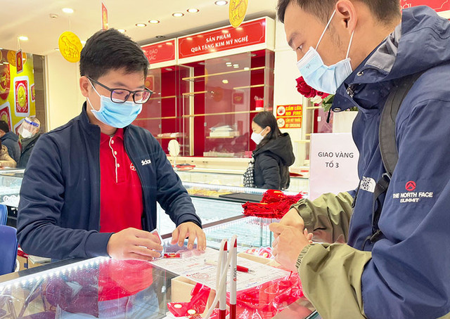 Giá vàng hôm nay 23/12: Giao dịch trên 1.800 USD/ounce Gia vang hom nay 23/12: Giao dich tren 1.800 USD/ounce