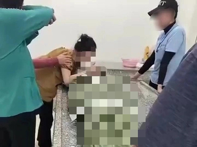 Tự ý lái xe nâng, xe mất phanh khiến nam công nhân tử vong Tu y lai xe nang, xe mat phanh khien nam cong nhan tu vong