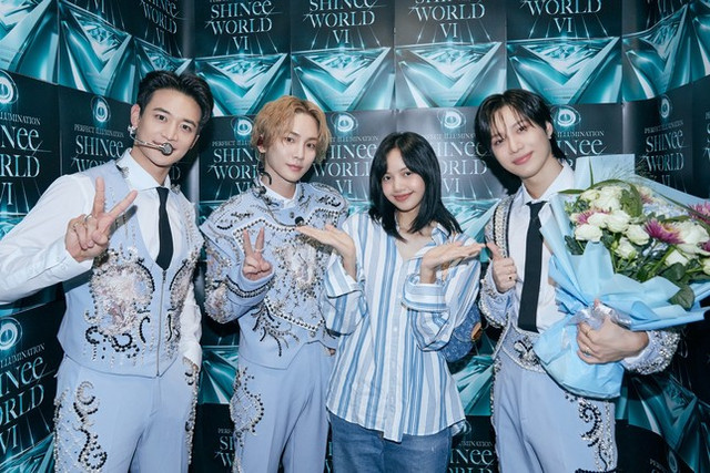 Lisa mặc áo thương hiệu Việt đi xem show Taylor Swift - Hình 2 Lisa mac ao thuong hieu Viet di xem show Taylor Swift-Hinh-2
