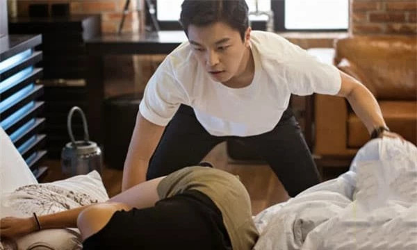 Con khóc, vợ vẫn ngủ tôi chết lặng khi vào lay cô ấy dậy Con khoc, vo van ngu toi chet lang khi vao lay co ay day