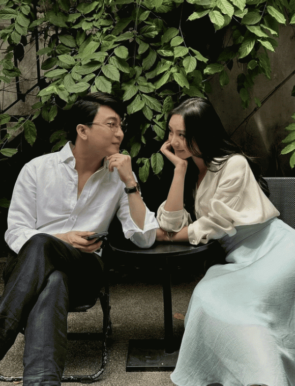 Quỳnh Kool - B Trần lộ bằng chứng hẹn hò, nhan sắc nữ chính gây sốt - Hình 5 Quynh Kool - B Tran lo bang chung hen ho, nhan sac nu chinh gay sot-Hinh-5
