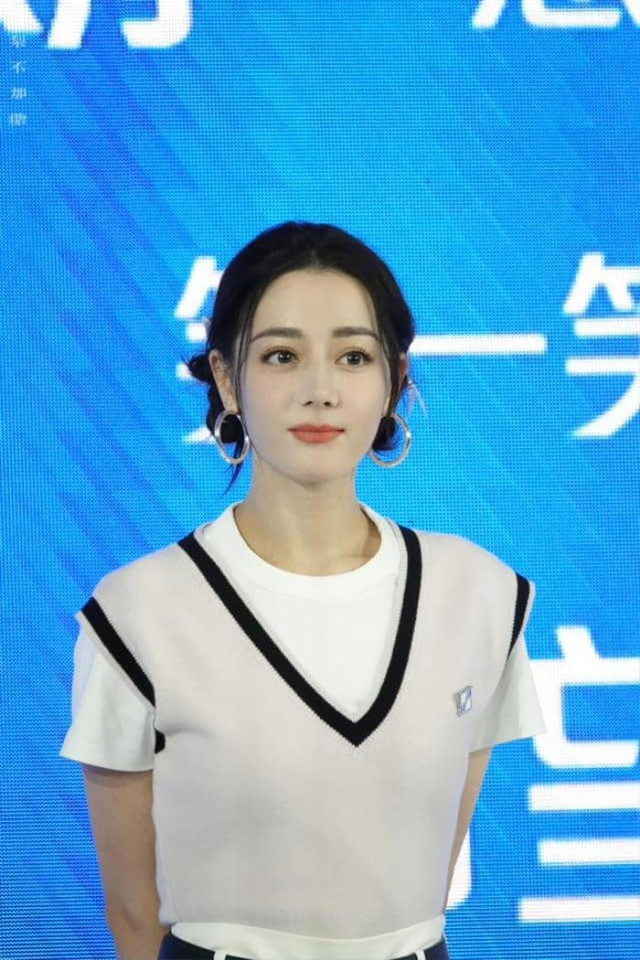 Địch Lệ Nhiệt Ba lên tiếng về tin đồn mang bầu - Hình 2 Dich Le Nhiet Ba len tieng ve tin don mang bau-Hinh-2