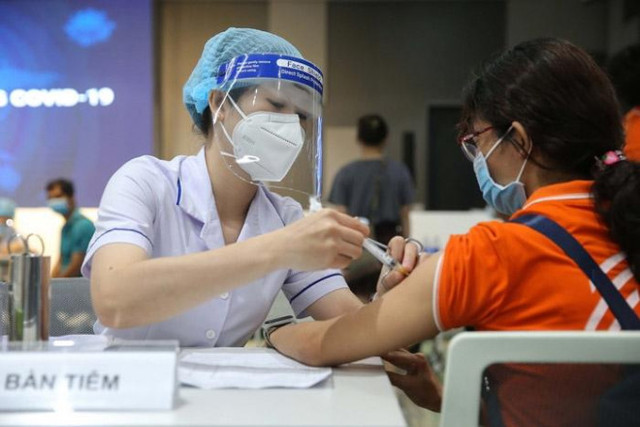 Thủ tướng yêu cầu nghiên cứu tiêm vắc xin COVID-19 mũi thứ tư Thu tuong yeu cau nghien cuu tiem vac xin COVID-19 mui thu tu