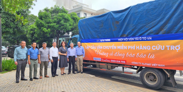 Lần đầu thiết lập cầu vận chuyển miễn phí hàng cứu trợ bão lũ - Hình 3 Lan dau thiet lap cau van chuyen mien phi hang cuu tro bao lu-Hinh-3