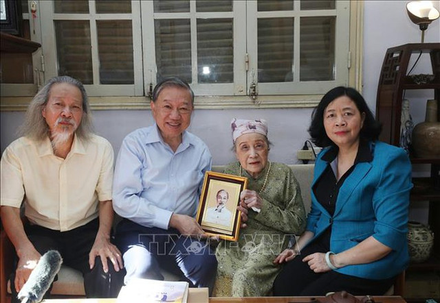 Tổng Bí thư Tô Lâm tri ân cố nhạc sĩ Văn Cao Tong Bi thu To Lam tri an co nhac si Van Cao