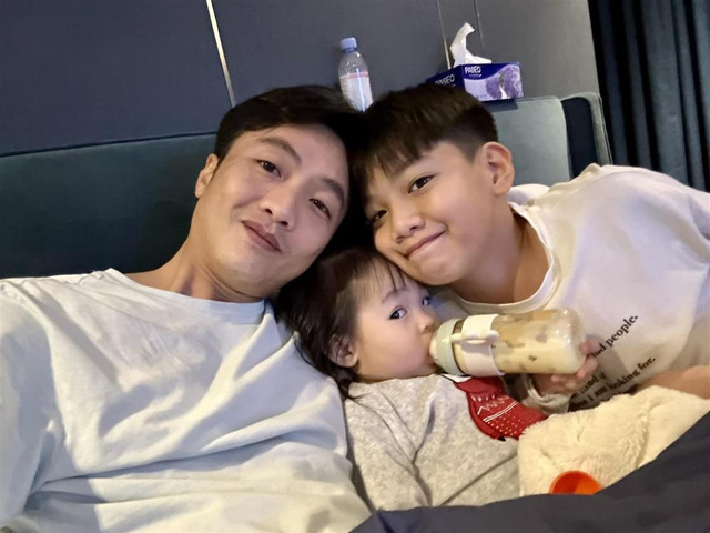 Khoảnh khắc đáng yêu của Cường Đô La khi chiều con hết nấc - Hình 10 Khoanh khac dang yeu cua Cuong Do La khi chieu con het nac-Hinh-10