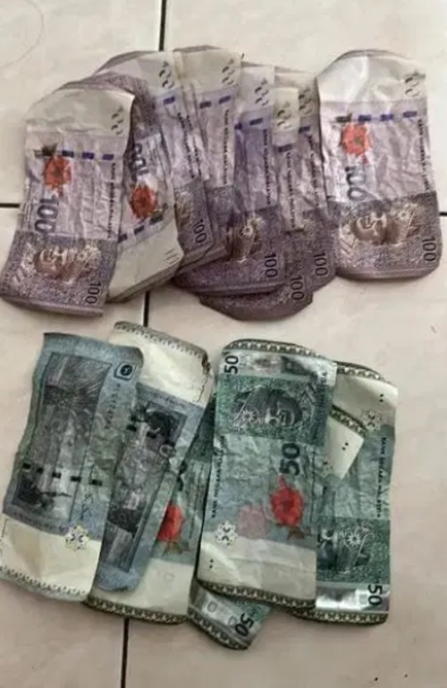 Đặt 25 triệu làm bó hoa tiền tặng vợ, sốc khi biết số tiền thật - Hình 2 Dat 25 trieu lam bo hoa tien tang vo, soc khi biet so tien that-Hinh-2