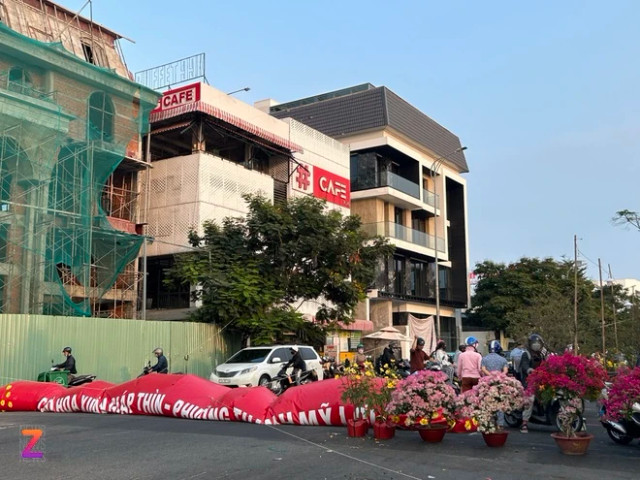 Cả hội hoa xuân ở TP.HCM chỉ còn 1 gian hàng - Hình 2 Ca hoi hoa xuan o TP.HCM chi con 1 gian hang-Hinh-2