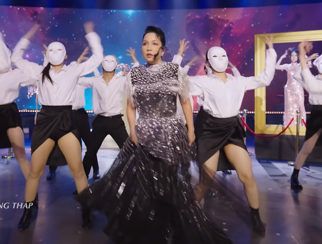 Nữ hoàng meme Mỹ Linh và hàng loạt biểu cảm hài hước - Hình 8 Nu hoang meme My Linh va hang loat bieu cam hai huoc-Hinh-8