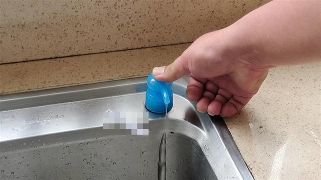 Lỗ nhỏ trên bồn rửa bát có tác dụng gì? Ắt hẳn bạn sẽ trầm trồ khi biết sự thật - Hình 4 Lo nho tren bon rua bat co tac dung gi? At han ban se tram tro khi biet su that-Hinh-4