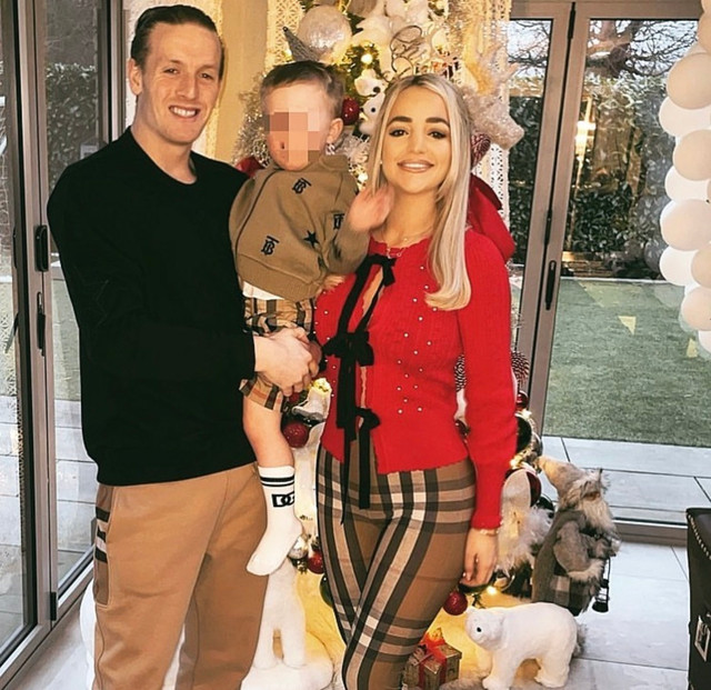 Cô vợ nóng bỏng bên Jordan Pickford từ năm 14 tuổi - Hình 4 Co vo nong bong ben Jordan Pickford tu nam 14 tuoi-Hinh-4