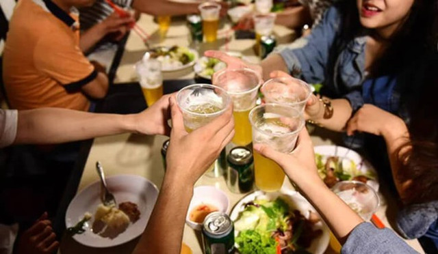 Cuối năm ăn tiệc nhiều, cần uống 3 thứ nước để ngăn tích mỡ Cuoi nam an tiec nhieu, can uong 3 thu nuoc de ngan tich mo