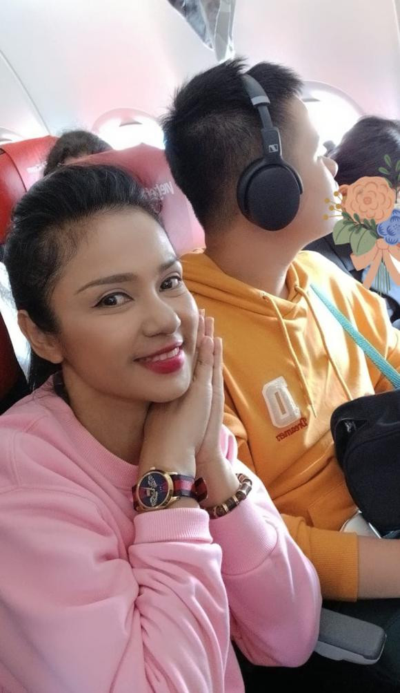 Việt Trinh khoe cận mặt quý tử, một chi tiết y hệt người mẹ Viet Trinh khoe can mat quy tu, mot chi tiet y het nguoi me