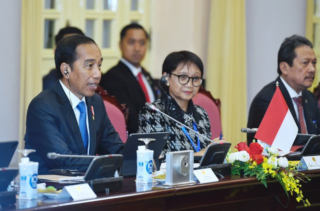 Chủ tịch nước Võ Văn Thưởng hội đàm với Tổng Thống Indonesia Joko Widodo - Hình 3 Chu tich nuoc Vo Van Thuong hoi dam voi Tong Thong Indonesia Joko Widodo-Hinh-3
