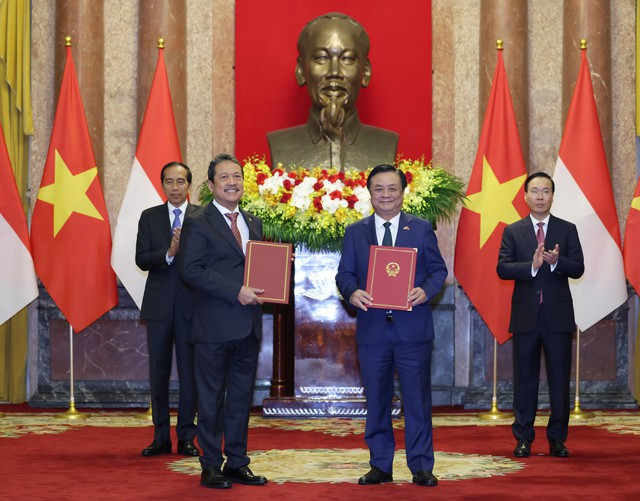 Chủ tịch nước Võ Văn Thưởng hội đàm với Tổng Thống Indonesia Joko Widodo - Hình 5 Chu tich nuoc Vo Van Thuong hoi dam voi Tong Thong Indonesia Joko Widodo-Hinh-5