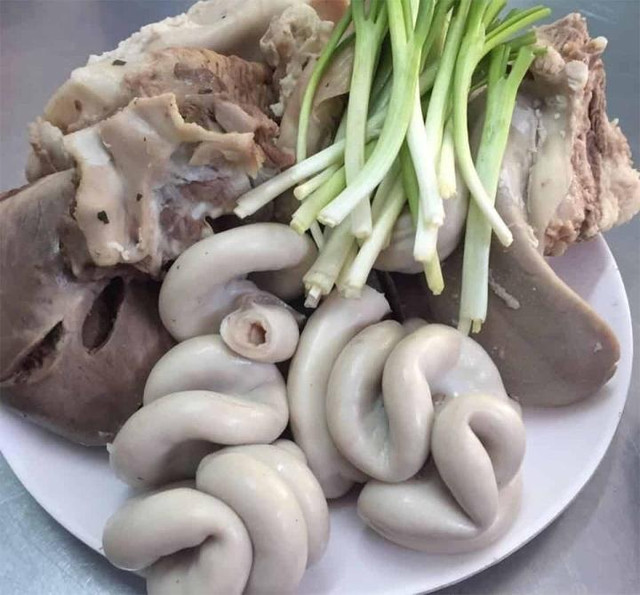 Sai lầm khi luộc lòng lợn khiến món ngon thành dở tệ - Hình 2 Sai lam khi luoc long lon khien mon ngon thanh do te-Hinh-2