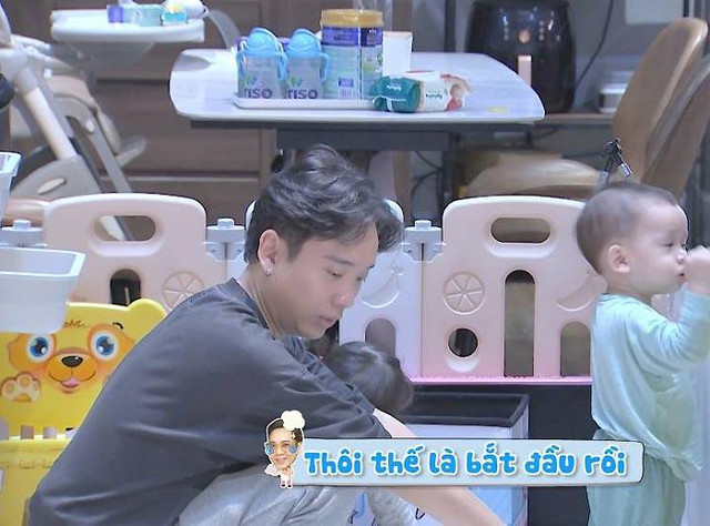 4 ông bố 'bỉm sữa' vật lộn khi phải chăm con thay vợ - Hình 5 4 ong bo 'bim sua' vat lon khi phai cham con thay vo-Hinh-5