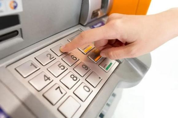Đây là lý do tại sao bàn phím ATM làm bằng kim loại Day la ly do tai sao ban phim ATM lam bang kim loai