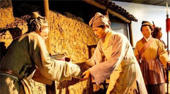 Người xưa không biết vi khuẩn, tại sao vẫn đun sôi nước trước khi uống? - Hình 3 Nguoi xua khong biet vi khuan, tai sao van dun soi nuoc truoc khi uong?-Hinh-3