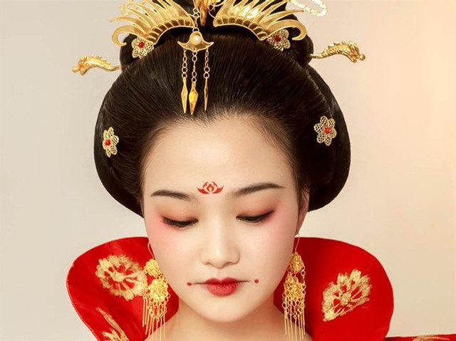 2 chấm đỏ trên khóe miệng phi tần Trung Quốc là bí mật phòng the - Hình 6 2 cham do tren khoe mieng phi tan Trung Quoc la bi mat phong the-Hinh-6
