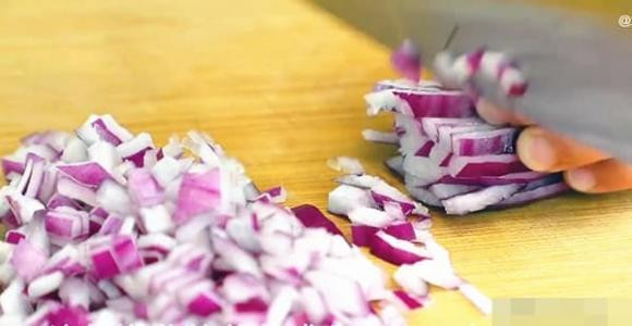 Hành tây và đường phèn ngâm nước, cực tốt cho sức khoẻ - Hình 6 Hanh tay va duong phen ngam nuoc, cuc tot cho suc khoe-Hinh-6