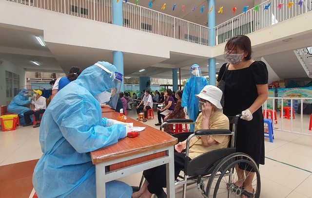 Phú Nhuận hoàn thành tiêm vaccine mũi 3 cho gần 130 nghìn người Phu Nhuan hoan thanh tiem vaccine mui 3 cho gan 130 nghin nguoi