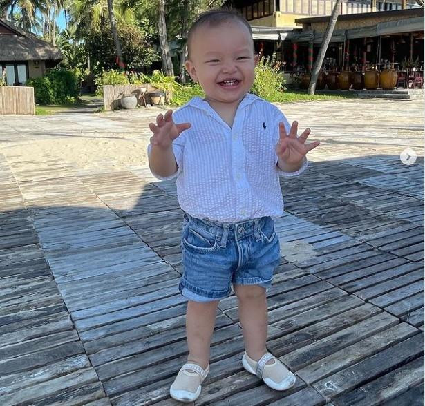 Phản ứng của Hồ Ngọc Hà khi quý tử bị soi "chân hoa gấm" - Hình 4 Phan ung cua Ho Ngoc Ha khi quy tu bi soi