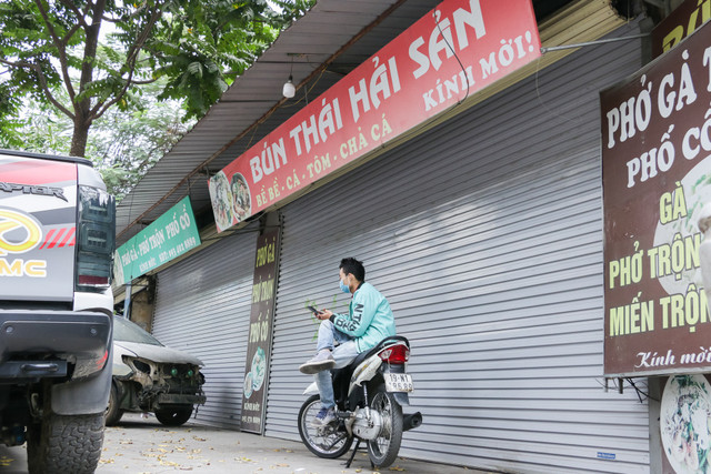 Nhiều quán đóng cửa, nghỉ Tết sớm khi phải dừng bán tại chỗ Nhieu quan dong cua, nghi Tet som khi phai dung ban tai cho