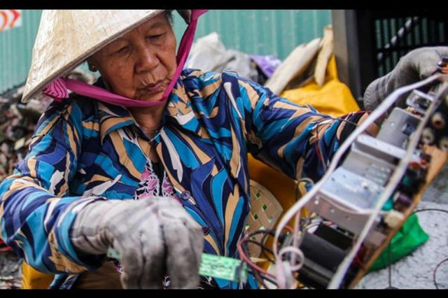 Nghề lạ ở Việt Nam: Đập phá đồ mà hái ra tiền - Hình 9 Nghe la o Viet Nam: Dap pha do ma hai ra tien-Hinh-9