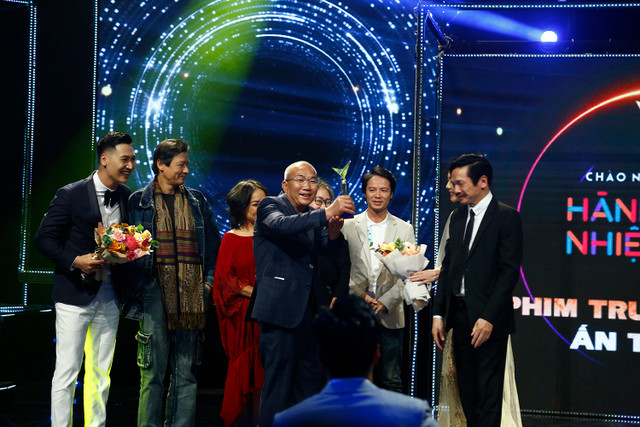 Hồng Diễm, Mạnh Trường thắng giải VTV Awards 2021 - Hình 6 Hong Diem, Manh Truong thang giai VTV Awards 2021-Hinh-6