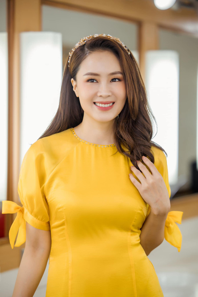 Hồng Diễm, Mạnh Trường thắng giải VTV Awards 2021 Hong Diem, Manh Truong thang giai VTV Awards 2021