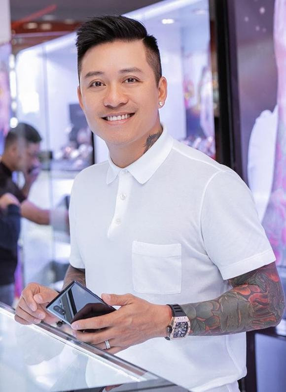 Tuấn Hưng chỉ trích ai đó nói xấu mình ngay đầu năm mới - Hình 2 Tuan Hung chi trich ai do noi xau minh ngay dau nam moi-Hinh-2