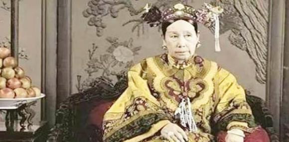 Từ Hy Thái hậu sống xa hoa và không uống nước đun sôi, vậy bà thường uống gì? Tu Hy Thai hau song xa hoa va khong uong nuoc dun soi, vay ba thuong uong gi?