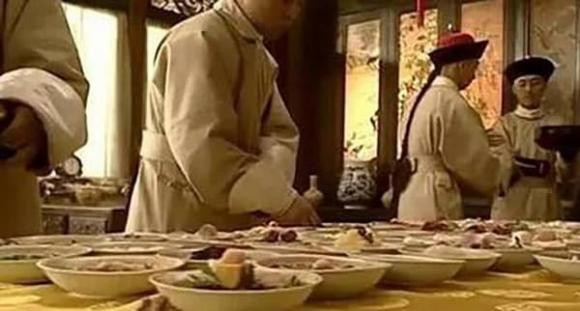 Từ Hy Thái hậu sống xa hoa và không uống nước đun sôi, vậy bà thường uống gì? - Hình 2 Tu Hy Thai hau song xa hoa va khong uong nuoc dun soi, vay ba thuong uong gi?-Hinh-2