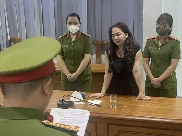 Công an làm việc với bà Hàn Ni về đơn tố cáo của bà Phương Hằng - Hình 2 Cong an lam viec voi ba Han Ni ve don to cao cua ba Phuong Hang-Hinh-2