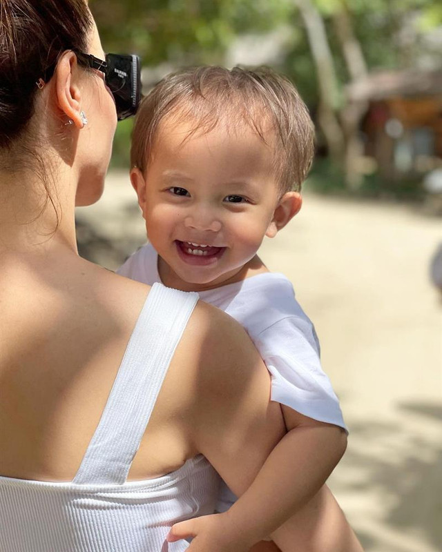 Không nhận ra con gái Hồ Ngọc Hà khi đội tóc giả - Hình 4 Khong nhan ra con gai Ho Ngoc Ha khi doi toc gia-Hinh-4