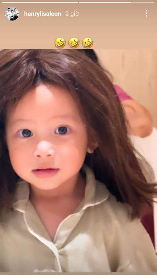 Không nhận ra con gái Hồ Ngọc Hà khi đội tóc giả Khong nhan ra con gai Ho Ngoc Ha khi doi toc gia