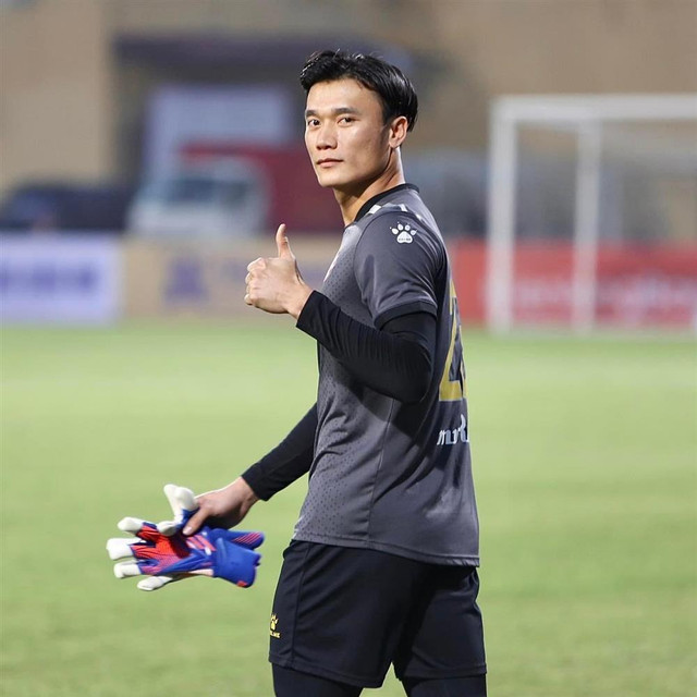 Thủ môn Bùi Tiến Dũng có nguy cơ bị 'trục xuất' khỏi CLB - Hình 3 Thu mon Bui Tien Dung co nguy co bi 'truc xuat' khoi CLB-Hinh-3