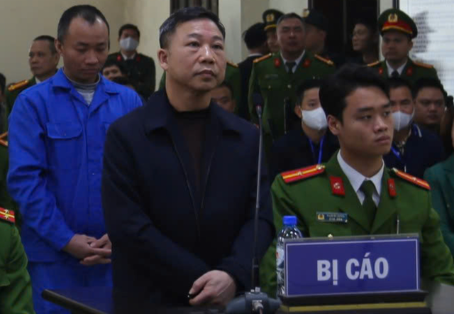 Ông Lưu Bình Nhưỡng nói nhận 300.000 USD là “sai lầm lớn“ Ong Luu Binh Nhuong noi nhan 300.000 USD la “sai lam lon“